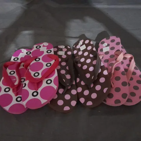 APPROXIMATELY 10 PAIRS OF FLIP FLOPS IN VARIOUS COLOURS SIZE 5/6 