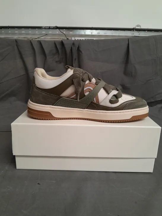 BOXED PAIR OF REPRESENT BULLY SNEAKERS SIZE 10.5 