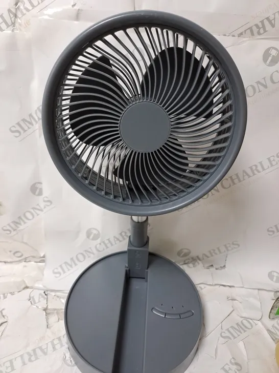 BOXED BELL & HOWELL RECHARGEABLE EXTENDABLE DESK & FLOOR FAN IN GREY