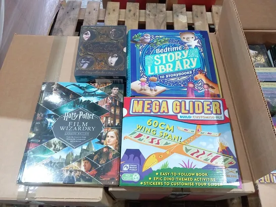 APPROXIMATELY 30 ASSORTED BOOKS AND ACCESSORIES TO INCLUDE; DISNEY TWISTED TALES, BEDTIME STORY LIBRARY, HARRY POTTER FILM WIZARDARY AND MEGA GLIDERS