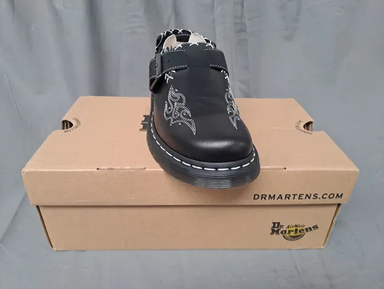 BOXED PAIR OF DR MARTENS JORGE II GA SHOES IN BLACK UK SIZE 6