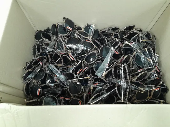 LARGE QUANITY OF ASSORTED SUNGLASSES