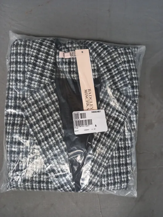 BADGLEY CHECK BLAZER IN BLACK/IVORY SIZE LARGE