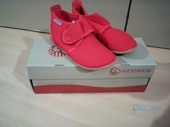 BOXEED PAIR OF GIESSWEIN KIDS SLIM FIT SLIPPERS RED SIZE 29