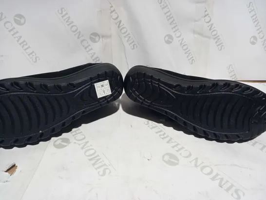 SKETCHERS OF HURS ZIP BLACK SIZE 8