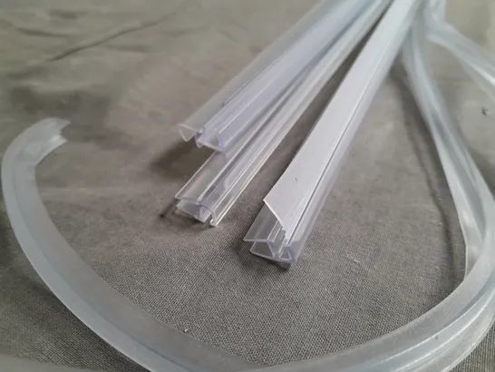 LOT OF CLEAR PLASTIC TRIMMING - APPROXIMATE LENGTH 180cm