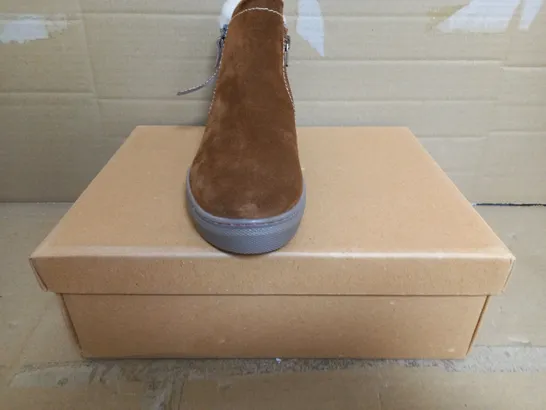 BOXED WHITE STUFF BOOTIES IN TAN SIZE 3