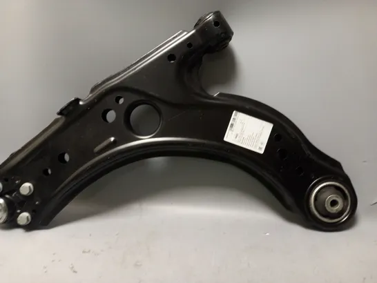 CONTROL ARM LOWER / COLLECTION ONLY 