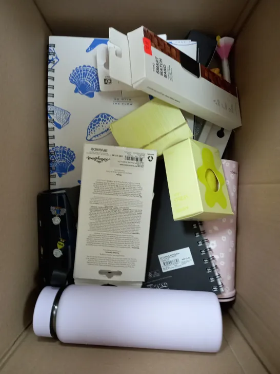 BOX OF APPROXIMATELY 15 ASSORTED ITEMS TO INCLUDE BOTTLE, WIRELESS KEYBOARD, WATERCOLOUR PENCIL ETC