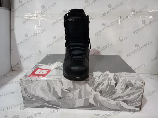 BOXED PAIR OF BURTON MOTO SNOWBOARDING BOOTS IN BLACK/GREY UK SIZE 8.5