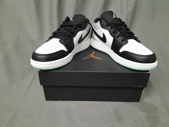 BOXED PAIR OF NIKE AIR JORDAN 1 LOW SHOES IN BLACK/WHITE/MINT UK SIZE 3