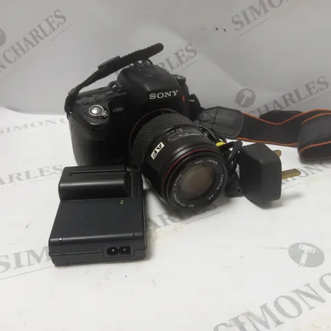 SONY A580 DSLR-A580 CAMERA WITH CHARGER