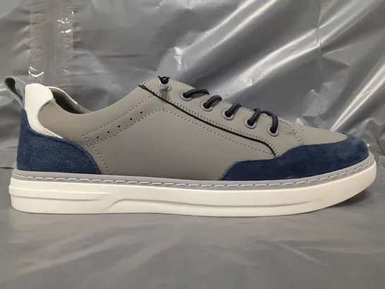 BOXED PAIR OF PAVERS SHOES IN GREY/NAVY SIZE 11