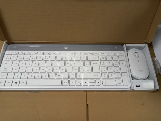 LOGITECH SLIM WIRELESS KEYBOARD AND MOUSE COMBO MK470 - SPANISH LAYOUT 