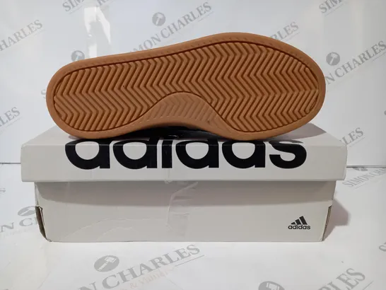 BOXED PAIR OF ADIDAS GRAND COURT 2.0 SHOES IN WHITE/NAVY UK SIZE 8