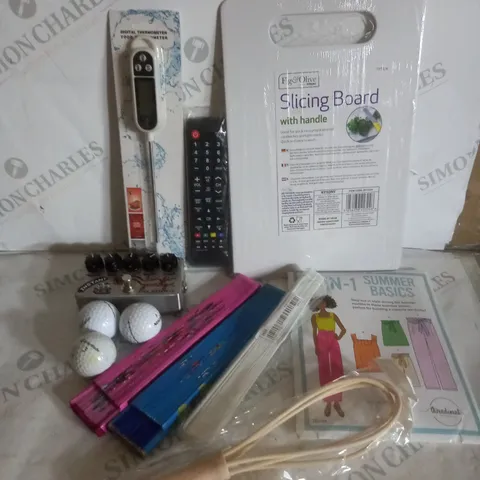 BOX OF APPROX 15 ASSORTED HOUSEHOLD ITEMS TO INCLUDE SLICING BOARD, DIGITAL FOOD THERMOMETER, GOLF BALLS, ETC 