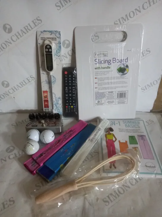 BOX OF APPROX 15 ASSORTED HOUSEHOLD ITEMS TO INCLUDE SLICING BOARD, DIGITAL FOOD THERMOMETER, GOLF BALLS, ETC 