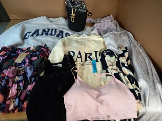 LARGE QUANTITY OF ASSORTED CLOTHING ITEMS TO INCLUDE NEXT, PRIMARK AND &DENIM