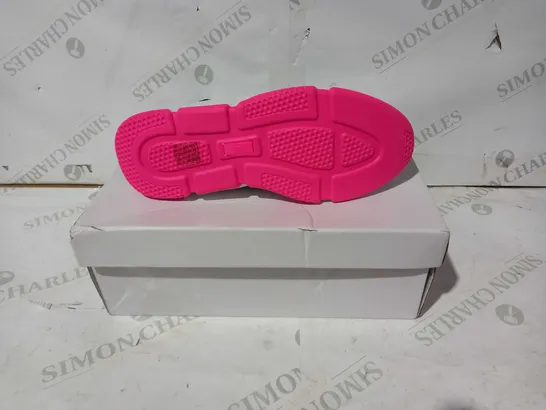 BOXED PAIR OF BALENCIAGA SHOES IN BLACK/WHITE/PINK UK SIZE 6