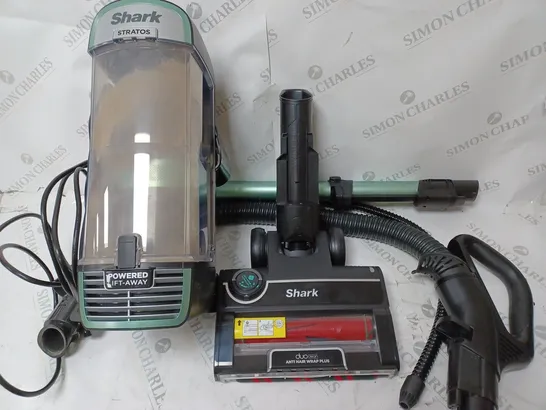 BOXED SHARK STRATOS UPRIGHT VACUUM CLEANER WITH PET-TOOL & CAR KIT NZ860UK