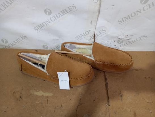 PAIR OF LANDS' END SLIPPERS SIZE 9