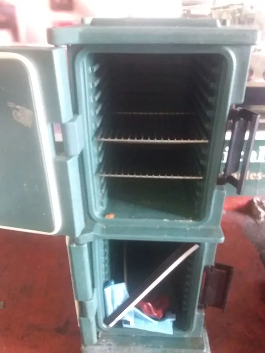 CAMBRO TRAY CART 