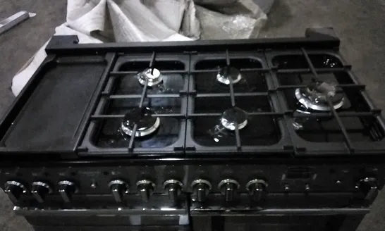 RANGEMASTER PROFESSIONAL DELUXE COOKER