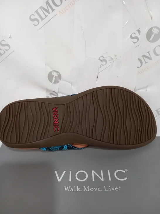 BOXED PAIR OF VIONIC LUCIA SANDALS IN BLUE SIZE 7