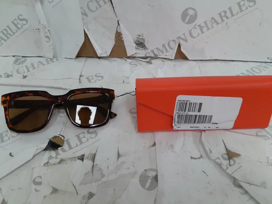 RWL SUNGLASSES WITH ORANGE CASE 