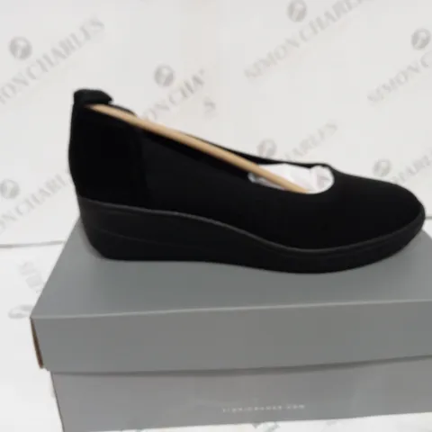 BOXED VIONIC JACEY SLIP-ON SHOES IN BLACK SIZE 6