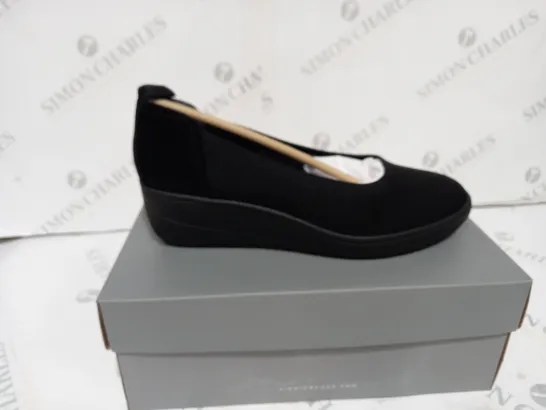 BOXED VIONIC JACEY SLIP-ON SHOES IN BLACK SIZE 6