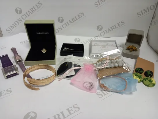 BOX OF APPROXIMATELY 30 ASSORTED JEWELLERY ACCESSORIES TO INCLUDE WATCHES, RINGS, BRACELETS ETC 