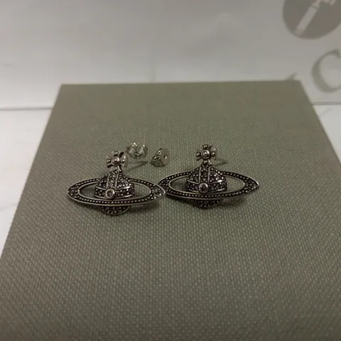 VIVIENNE WESTWOOD MINI BAS RELIEF EARRINGS