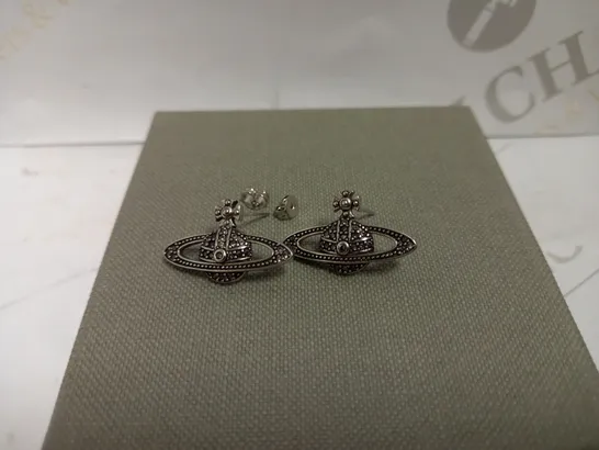 VIVIENNE WESTWOOD MINI BAS RELIEF EARRINGS