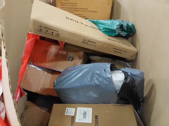 PALLET OF ASSORTED ITEMS INCLUDING: 25L FEED CRUSHER, LARGE MIRROR BADMINTON RACKET, TOILET SEAT 