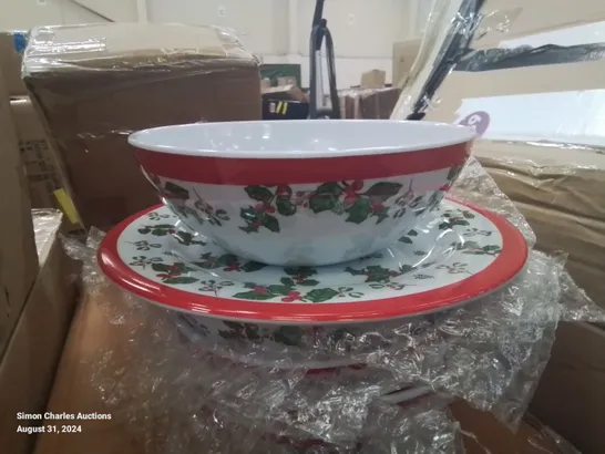 BOXED SET OF 4 CHRISTMAS THEMED BOWLS AND PLATES 