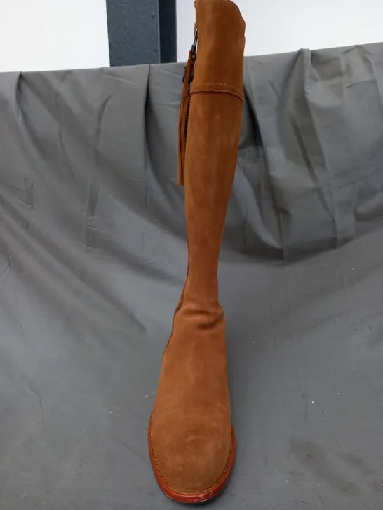 BOXED PAIR OF FAIRFAX & FAVOUR KNEE-HIGH BOOTS IN TAN EU SIZE 42