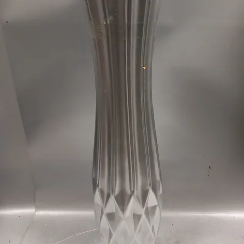 BOXED TALL GEOMETRIC VASE IN SILVER APPROX 60X16CM