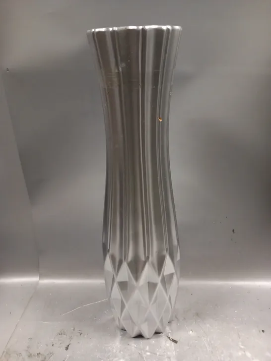 BOXED TALL GEOMETRIC VASE IN SILVER APPROX 60X16CM