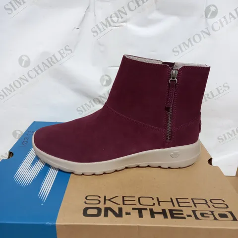 SKECHERS ON THE GO ZIP ANKLE BOOTS, BURGUNDY - SIZE 6.5