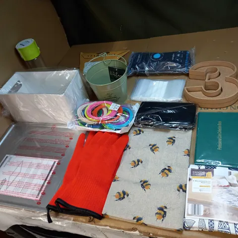 LOT OF ASSORTED HOUSEHOLD ITEMS TO INCLUDE; PICTURE FRAMES, SERVING TRAYS AND PURSES