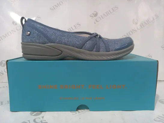 BOXED PAIR OF BZEES SHOES IN DENIM BLUE SIZE 7