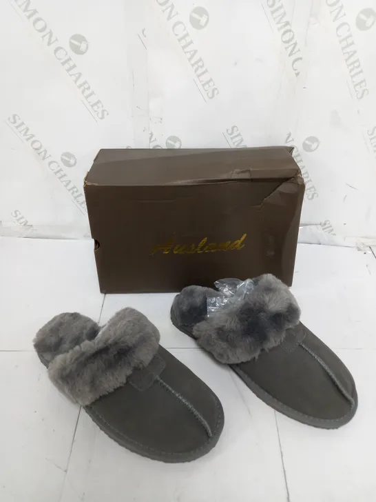 BOXED PAIR OF AUSLAND WOMENS LEATHER WARM SLIPPERS IN WINTAR UK 3/4