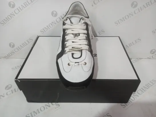 BOXED PAIR OF DSQUARED2 LAACE UP LOW TOP SNEAKERS IN WHITE/BLACK EU SIZE 45