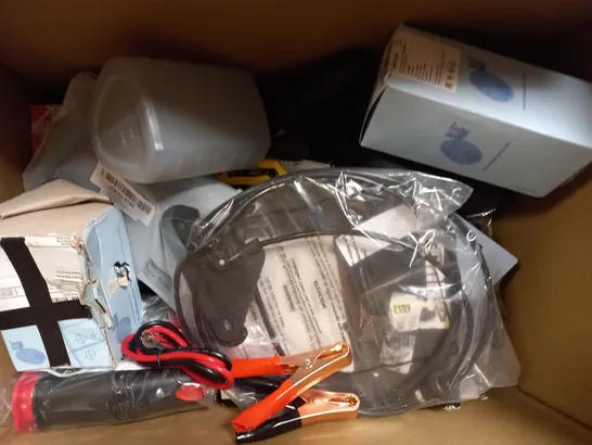 BOX OF APPROXIMATELY 15 ASSORTED ITEMS TO INCLUDE KEY FOB, MASTER LOCK, LENS REPAIR TAPE, ETC - COLLECTION ONLY