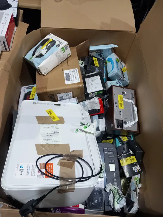 LARGE BOX OF ASSORTED ELECTRICAL GOODS TO INCLUDE;