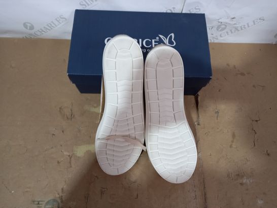 BOXED PAIR OF CAPRICE SHOES SIZE 7