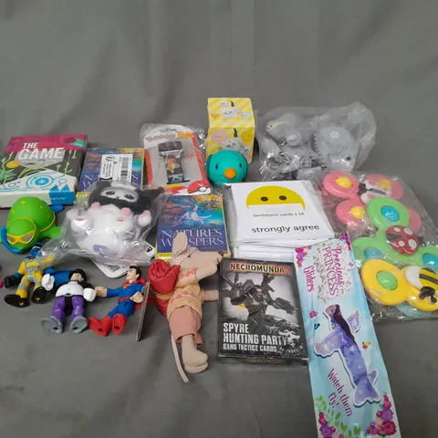 LOT OF ASSORTED TOYS AND GAMES TO INCLUDE POKEMON, MINI FIGURES AND CARD GAMES