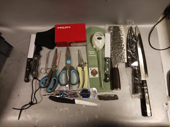 LOT OF ASSORTED HOUSEHOLD ITEMS TO INCLUDE SCISSORS, KNIVES, DARTS, ETC