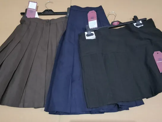 LOT OF APPROXIMATELY 100 SCHOOL SKIRTS IN VARIOUS COLOURS AND SIZES